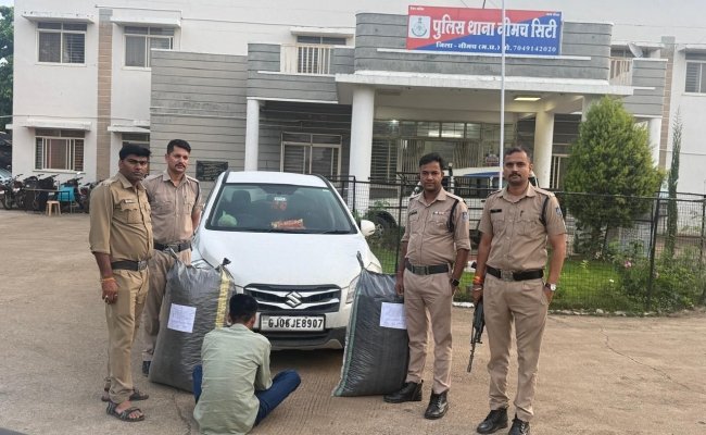 नीमच सिटी पुलिस की बड़ी कार्रवाई: 45 किलो अवैध डोडाचुरा और एस-क्रॉस कार के साथ एक तस्कर गिरफ्तार